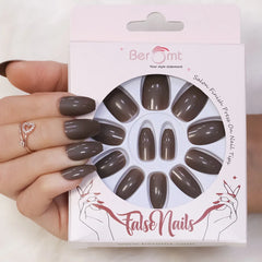 GLOSSY OVAL NAILS (NAIL KIT INCLUDED)