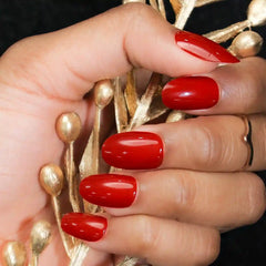 GLOSSY OVAL NAILS (NAIL KIT INCLUDED)