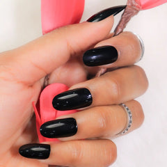 GLOSSY OVAL NAILS (NAIL KIT INCLUDED)
