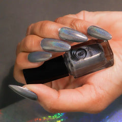 LINEAR HOLOGRAPHIC NAIL POLISH