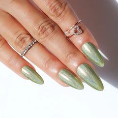 LINEAR HOLOGRAPHIC NAIL POLISH