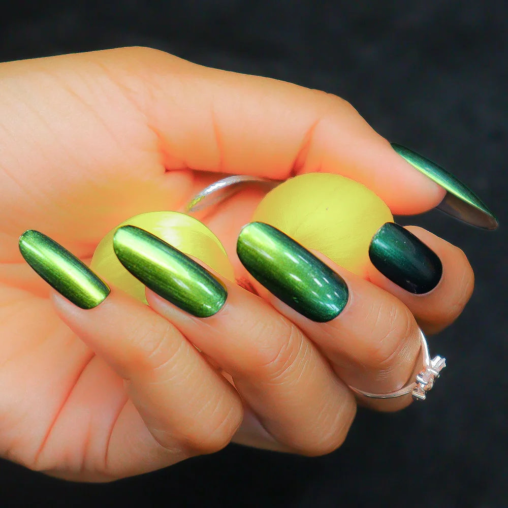 Multichrome Nail Polish with Color Flip Effect