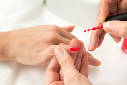 How to Apply Nail Paint