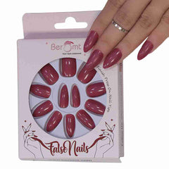 GLOSSY CLAWS NAILS (NAIL KIT INCLUDED)