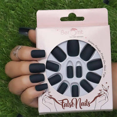 MATTE NAILS- 525 (NAIL KIT INCLUDED)