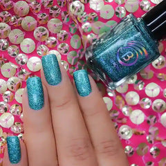 SCATTERED HOLOGRAPHIC NAIL POLISH