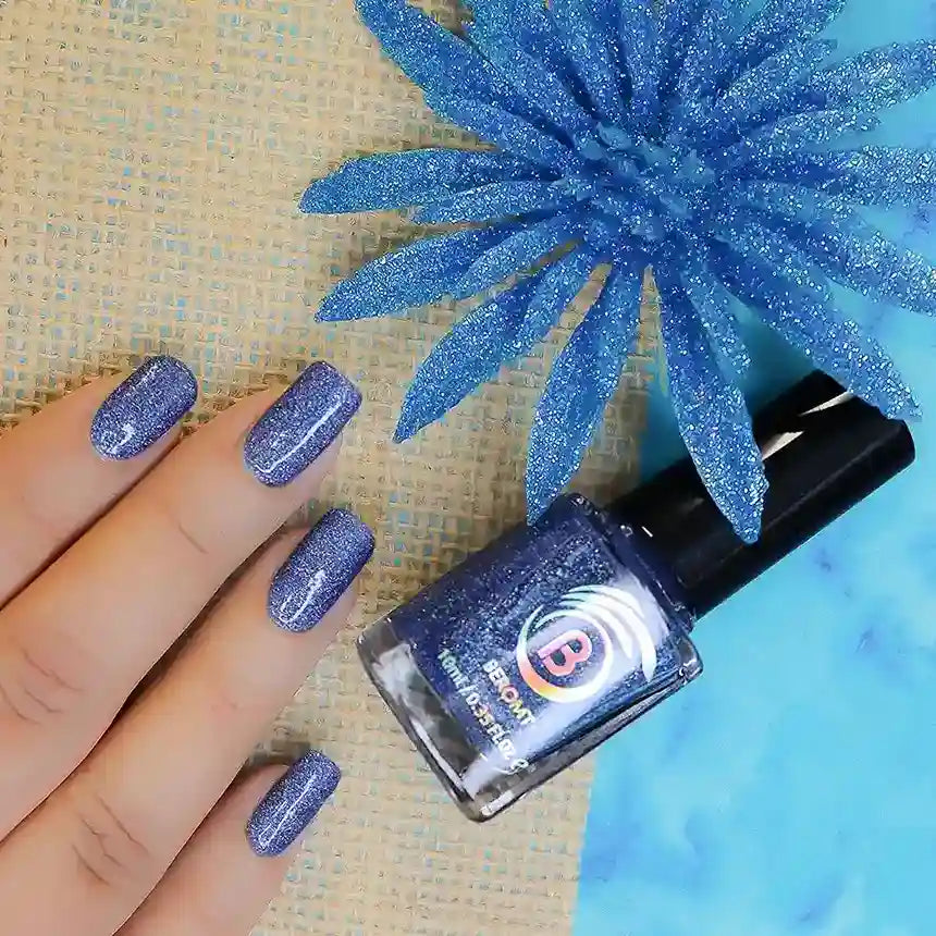 SCATTERED HOLOGRAPHIC NAIL POLISH