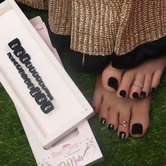 GLOSSY TOE NAILS (NAIL KIT INCLUDED)