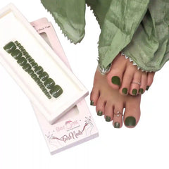 GLOSSY TOE NAILS (NAIL KIT INCLUDED)