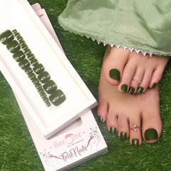 TOE GLOSSY NAILS (NAIL KIT INCLUDED)