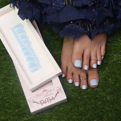 GLOSSY TOE NAILS (NAIL KIT INCLUDED)