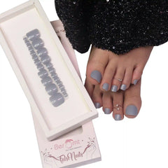 GLOSSY TOE NAILS (NAIL KIT INCLUDED)