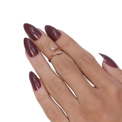 GLOSSY CLAWS NAILS (NAIL KIT INCLUDED)