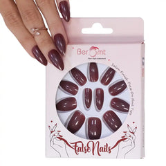 GLOSSY CLAWS NAILS (NAIL KIT INCLUDED)