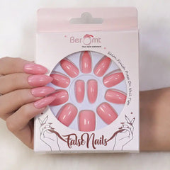 GLOSSY CLAWS NAILS (NAIL KIT INCLUDED)