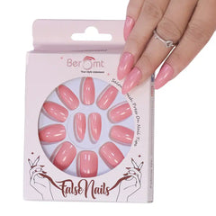 GLOSSY CLAWS NAILS (NAIL KIT INCLUDED)