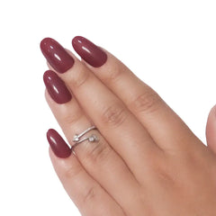 GLOSSY OVAL NAILS (NAIL KIT INCLUDED)