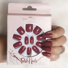 GLOSSY OVAL NAILS (NAIL KIT INCLUDED)