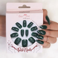 GLOSSY CLAWS NAILS (NAIL KIT INCLUDED)