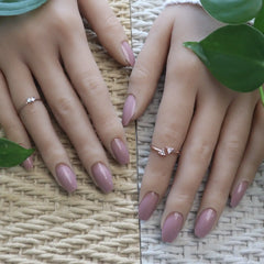 GLOSSY STILLETO NAILS (NAIL KIT INCLUDED)