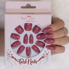 GLOSSY CLAWS NAILS (NAIL KIT INCLUDED)