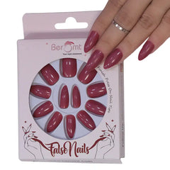 GLOSSY CLAWS NAILS (NAIL KIT INCLUDED)