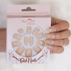 GLOSSY CLAWS NAILS (NAIL KIT INCLUDED)