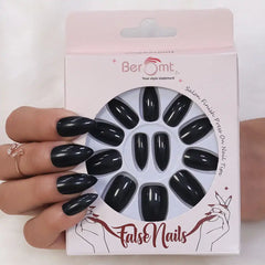 GLOSSY CLAWS NAILS (NAIL KIT INCLUDED)