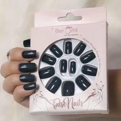 GLOSSY SQUARE NAILS (NAIL KIT INCLUDED)