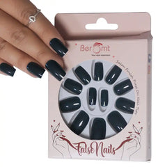 GLOSSY SQUARE NAILS (NAIL KIT INCLUDED)