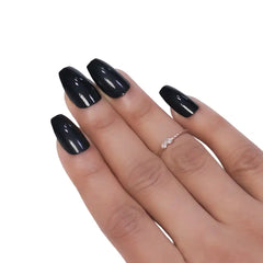 GLOSSY STILLETO NAILS (NAIL KIT INCLUDED)