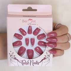 GLOSSY CLAWS NAILS (NAIL KIT INCLUDED)