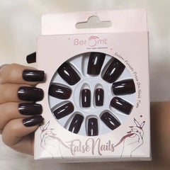 GLOSSY SQUARE NAILS (NAIL KIT INCLUDED)