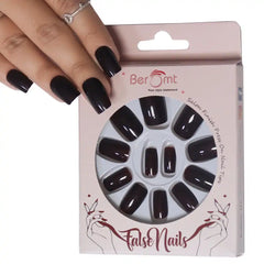 GLOSSY SQUARE NAILS (NAIL KIT INCLUDED)