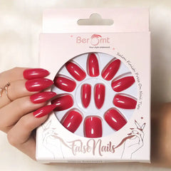 GLOSSY CLAWS NAILS (NAIL KIT INCLUDED)