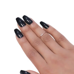 GLOSSY STILLETO NAILS (NAIL KIT INCLUDED)