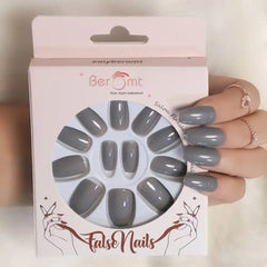 GLOSSY STILLETO NAILS (NAIL KIT INCLUDED)