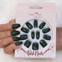 GLOSSY STILLETO NAILS (NAIL KIT INCLUDED)