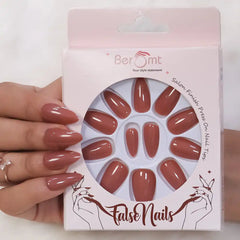 GLOSSY CLAWS NAILS (NAIL KIT INCLUDED)