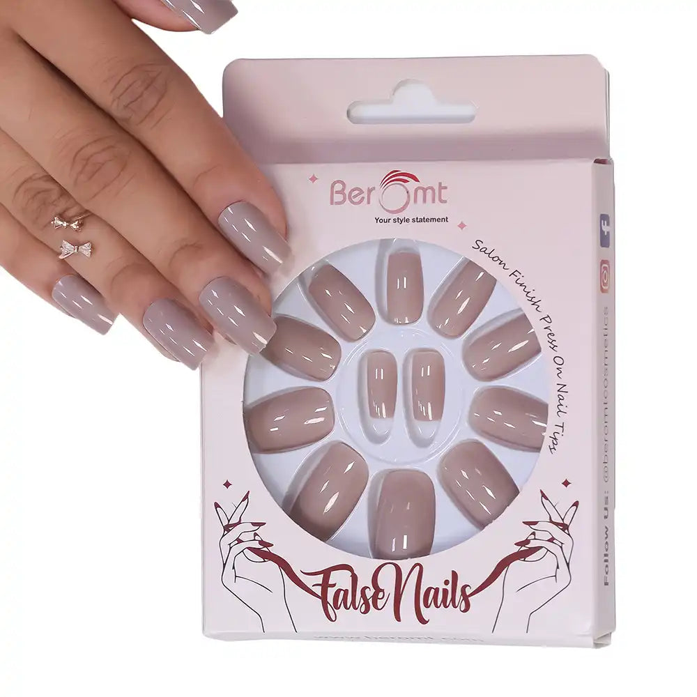 GLOSSY SQUARE NAILS (NAIL KIT INCLUDED)