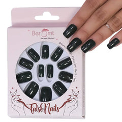 GLOSSY SQUARE NAILS (NAIL KIT INCLUDED)