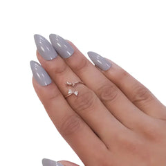 GLOSSY CLAWS NAILS (NAIL KIT INCLUDED)