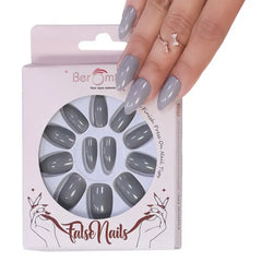 GLOSSY CLAWS NAILS (NAIL KIT INCLUDED)