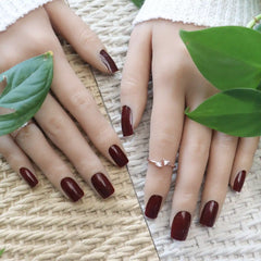 GLOSSY SQUARE NAILS (NAIL KIT INCLUDED)