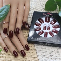 GLOSSY SQUARE NAILS (NAIL KIT INCLUDED)