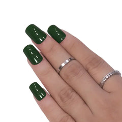 GLOSSY SQUARE NAILS (NAIL KIT INCLUDED)