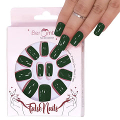 GLOSSY SQUARE NAILS (NAIL KIT INCLUDED)