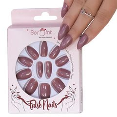 GLOSSY CLAWS NAILS (NAIL KIT INCLUDED)