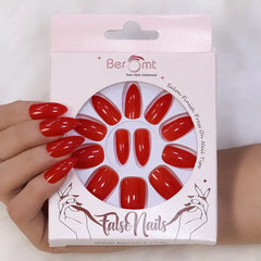 GLOSSY CLAWS NAILS (NAIL KIT INCLUDED)