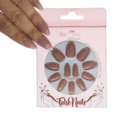 GLOSSY CLAWS NAILS (NAIL KIT INCLUDED)